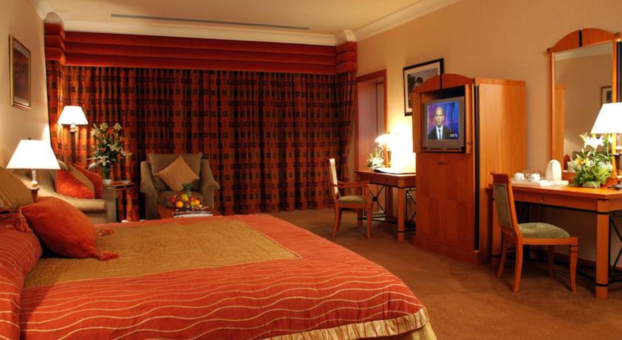 Al Raha & Hotel 5*